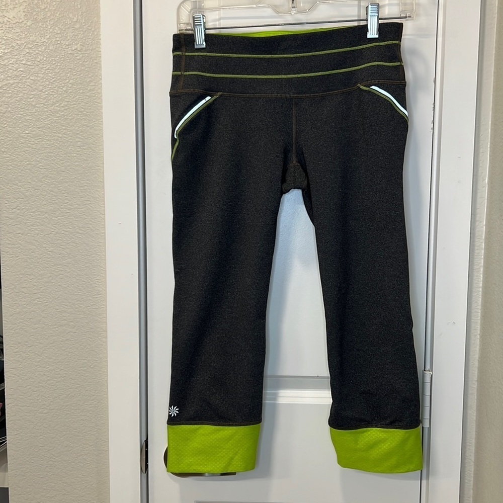 Athleta Vibe Relay Capri leggings